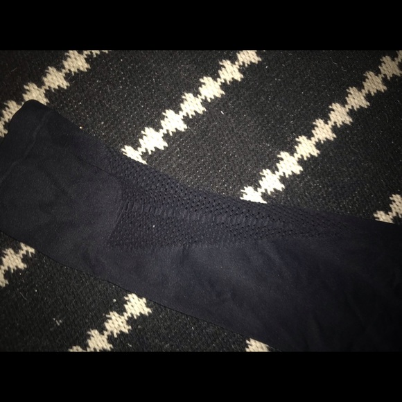 athleta high waisted spandex compression capris(M) - Picture 6 of 8